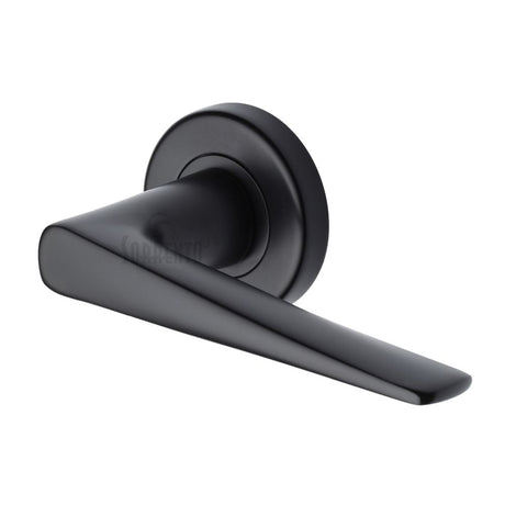 This is an image of a Sorrento - Door Handle Lever Latch on Round Rose Amalfi Design Matt Black Finish, sc-2059-blk that is available to order from T.H Wiggans Ironmongery in Kendal.