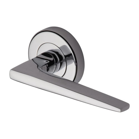 This is an image of a Sorrento - Door Handle Lever Latch on Round Rose Swift Design Polished Chrome Finish, sc-3450-pc that is available to order from T.H Wiggans Ironmongery in Kendal.