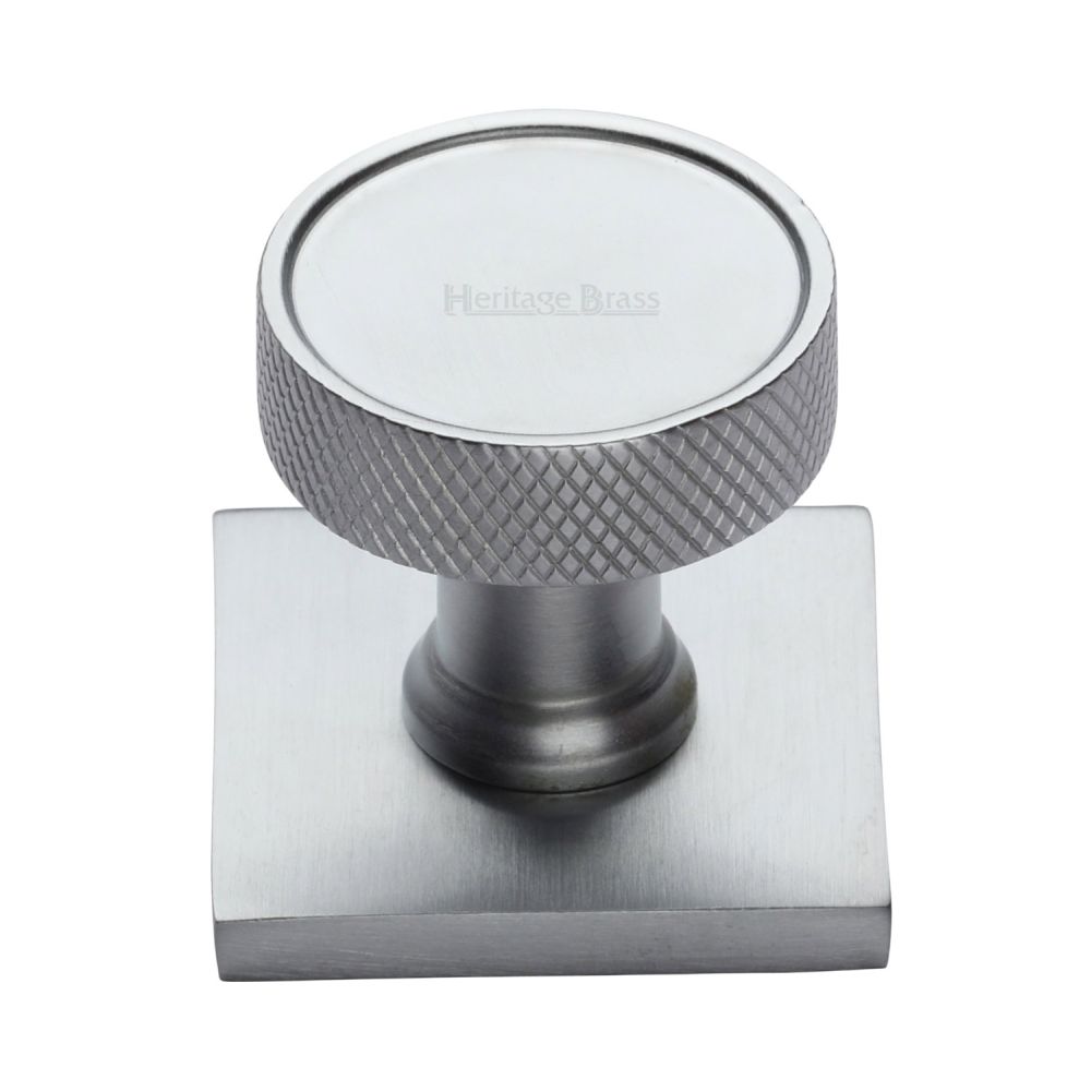 This is an image of a Heritage Brass - Cabinet Knob Florence Knurled Design with Square Backplate 32mm, sq4648-sc that is available to order from T.H Wiggans Ironmongery in Kendal.