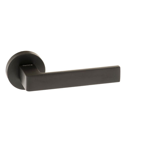 This is an image of Forme Asti Designer Lever on Minimal Round Rose - Matt Black available to order from T.H Wiggans Architectural Ironmongery in Kendal, quick delivery and discounted prices.