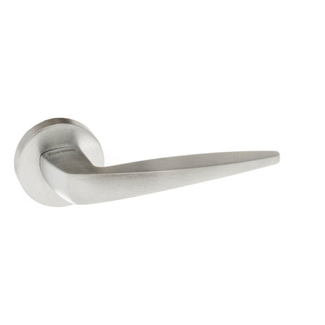 This is an image of Forme Foglia Designer Lever on Minimal Round Rose - Satin Chrome available to order from T.H Wiggans Architectural Ironmongery in Kendal, quick delivery and discounted prices.
