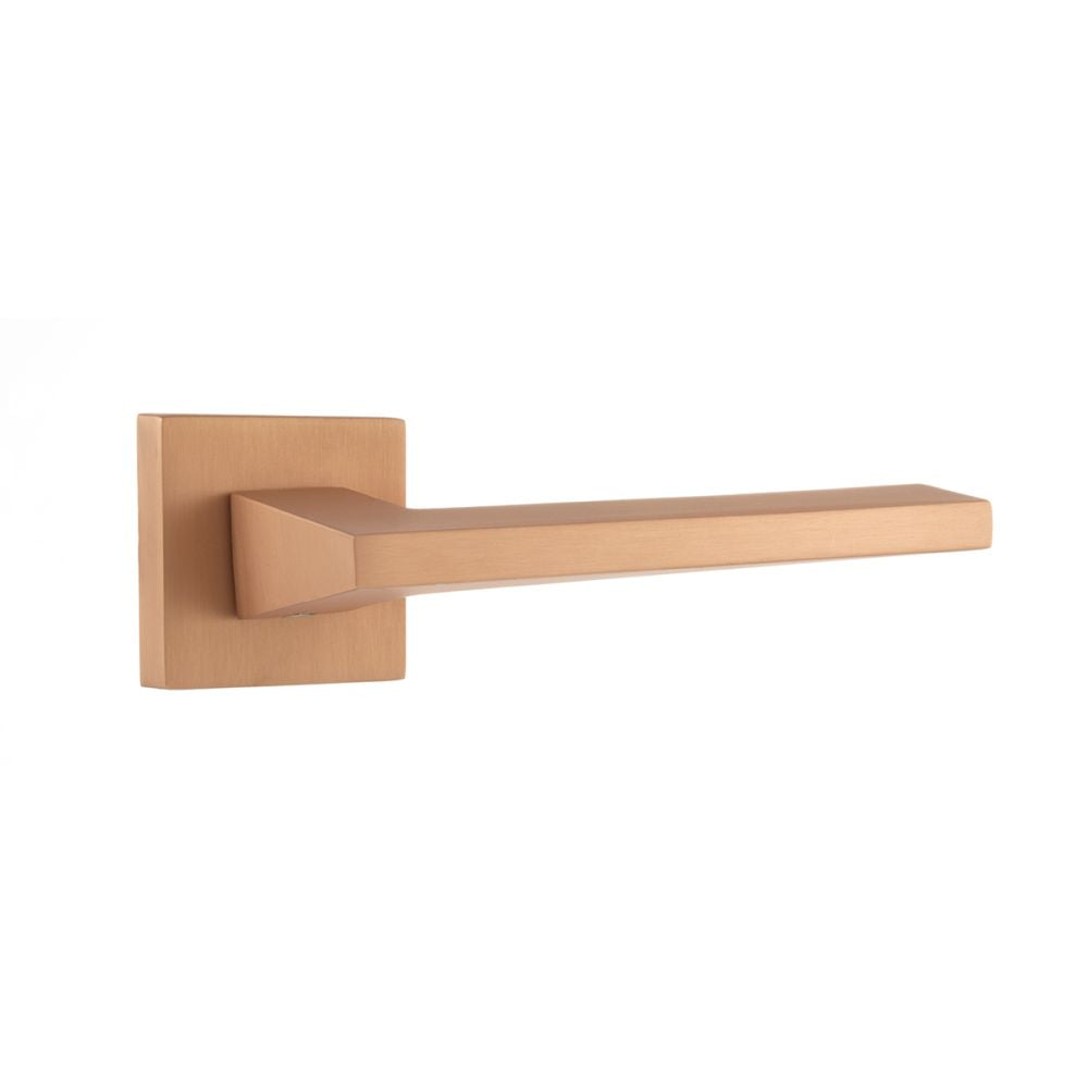 This is an image of Forme Lorena Designer Lever on Minimal Square Rose - Urban Satin Copper available to order from T.H Wiggans Architectural Ironmongery in Kendal, quick delivery and discounted prices.