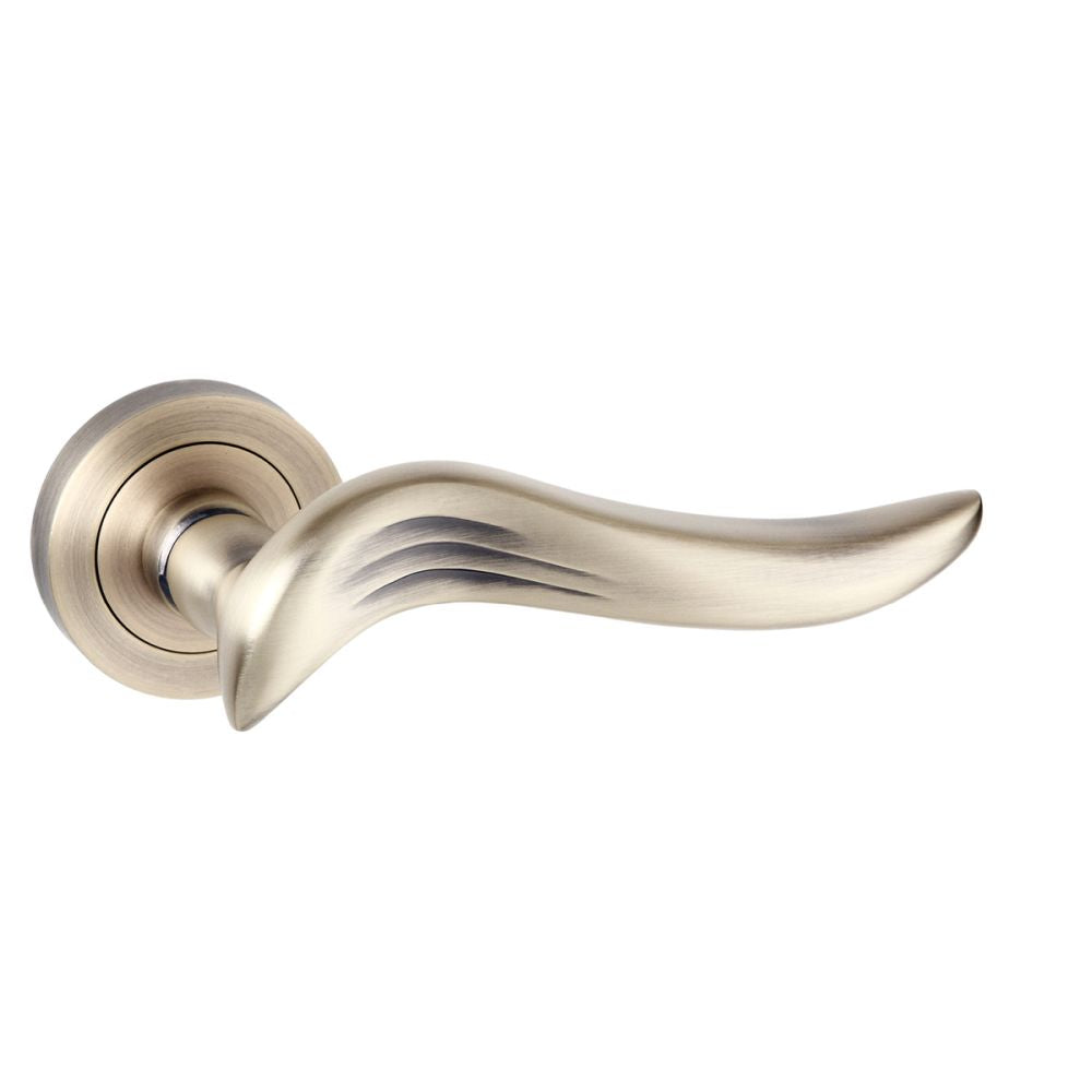 This is an image of Old English Oxford Lever on Round Rose - Matt Antique Brass available to order from T.H Wiggans Architectural Ironmongery in Kendal, quick delivery and discounted prices.