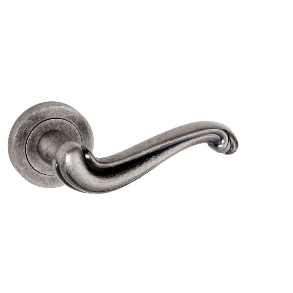 This is an image of Old English Colchester Lever on Round Rose - Distressed Silver available to order from T.H Wiggans Architectural Ironmongery in Kendal, quick delivery and discounted prices.