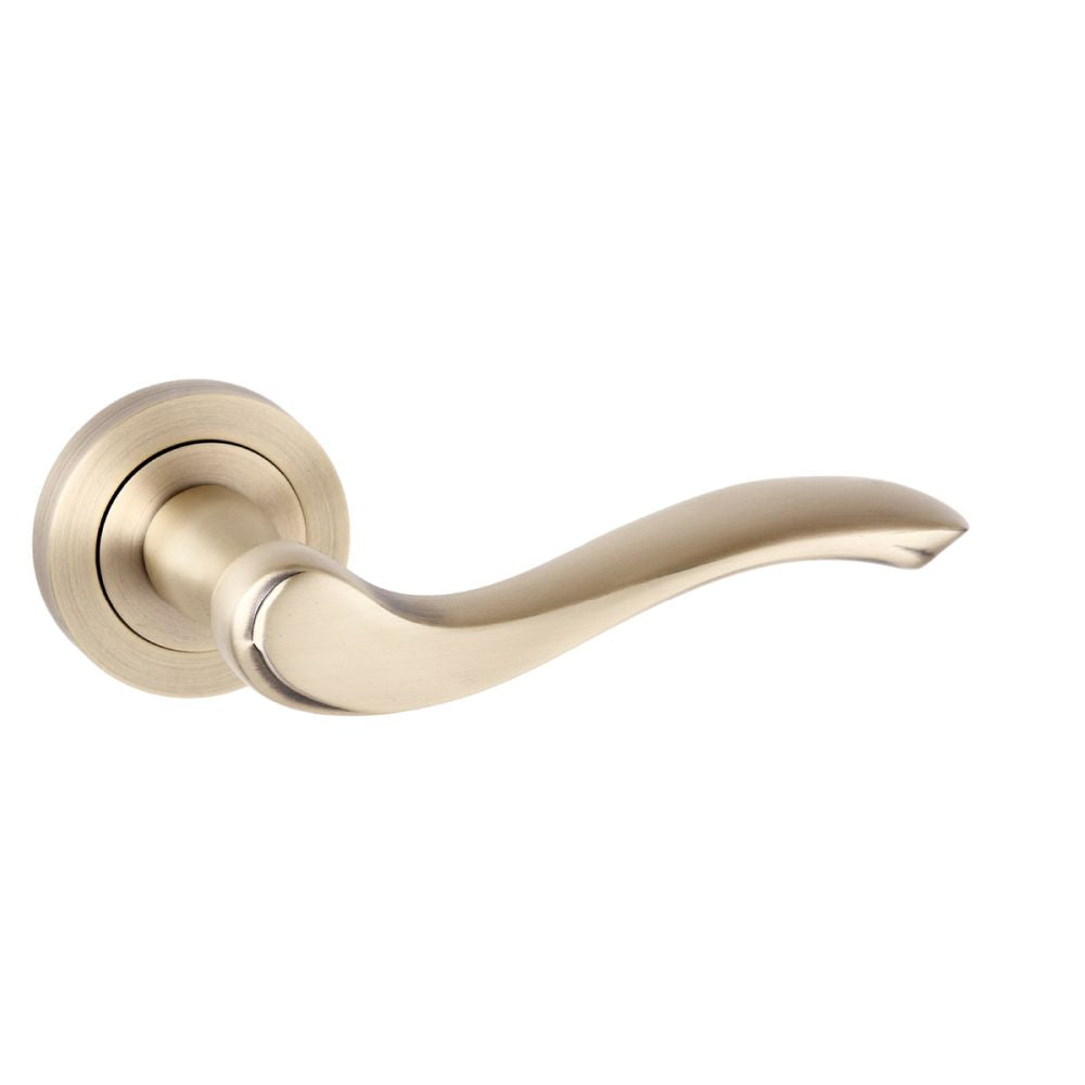 This is an image of Old English Warwick Lever on Round Rose - Matt Antique Brass available to order from T.H Wiggans Architectural Ironmongery in Kendal, quick delivery and discounted prices.