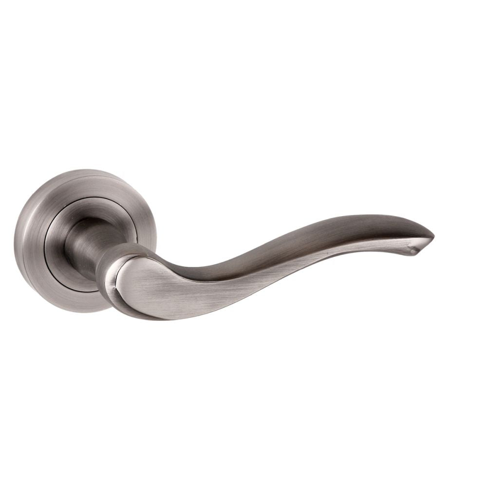 This is an image of Old English Warwick Lever on Round Rose - Matt Gun Metal available to order from T.H Wiggans Architectural Ironmongery in Kendal, quick delivery and discounted prices.