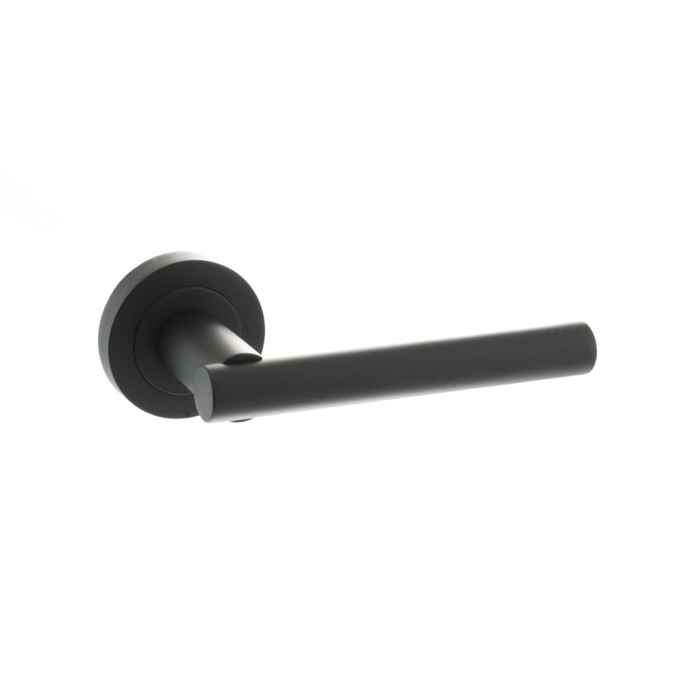 This is an image of STATUS Nebraska Lever on Round Rose - Matt Black available to order from T.H Wiggans Architectural Ironmongery in Kendal, quick delivery and discounted prices.