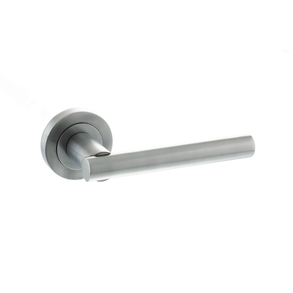 This is an image of STATUS Nebraska Lever on Round Rose - Satin Chrome available to order from T.H Wiggans Architectural Ironmongery in Kendal, quick delivery and discounted prices.