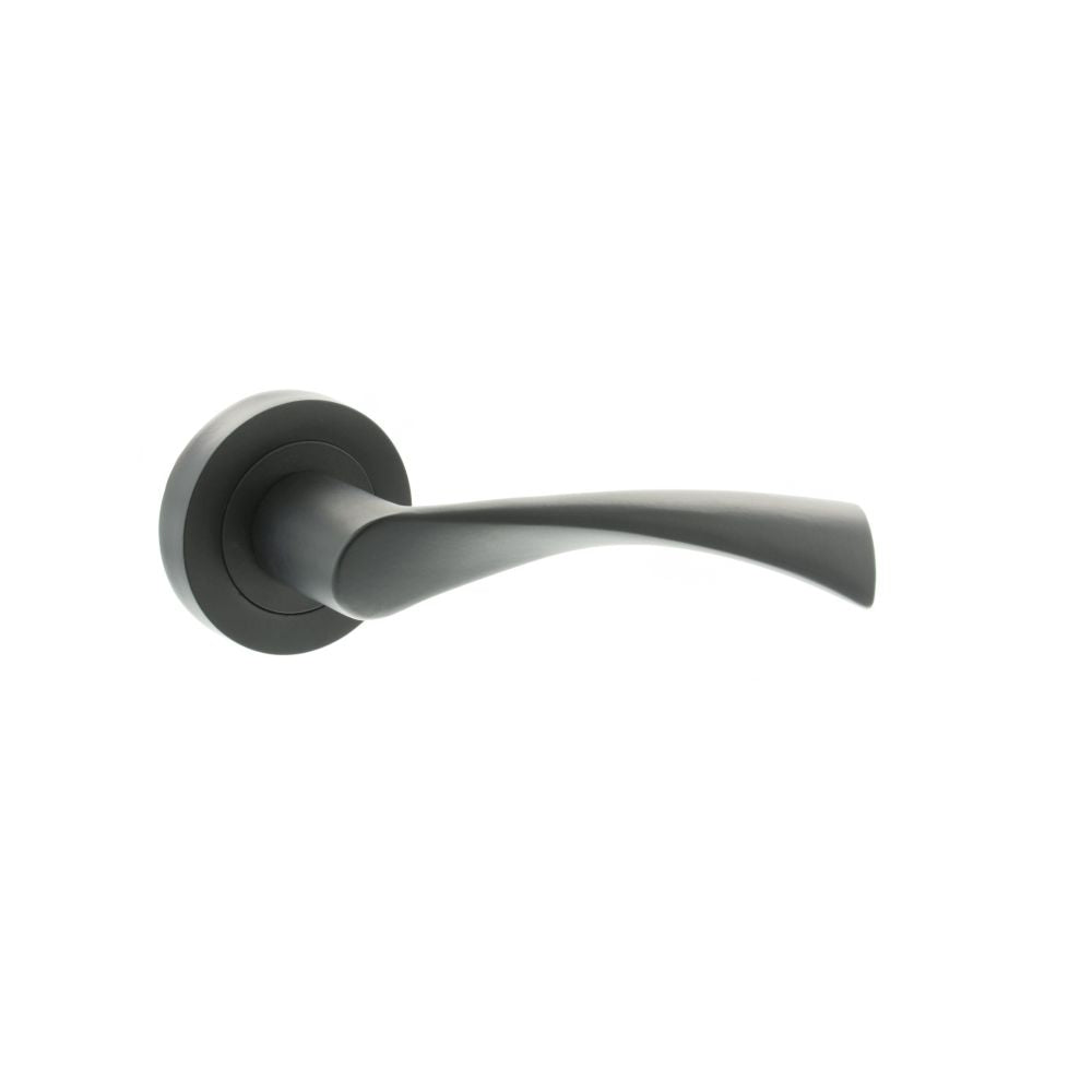 This is an image of STATUS Colorado Lever on Round Rose - Matt Black available to order from T.H Wiggans Architectural Ironmongery in Kendal, quick delivery and discounted prices.