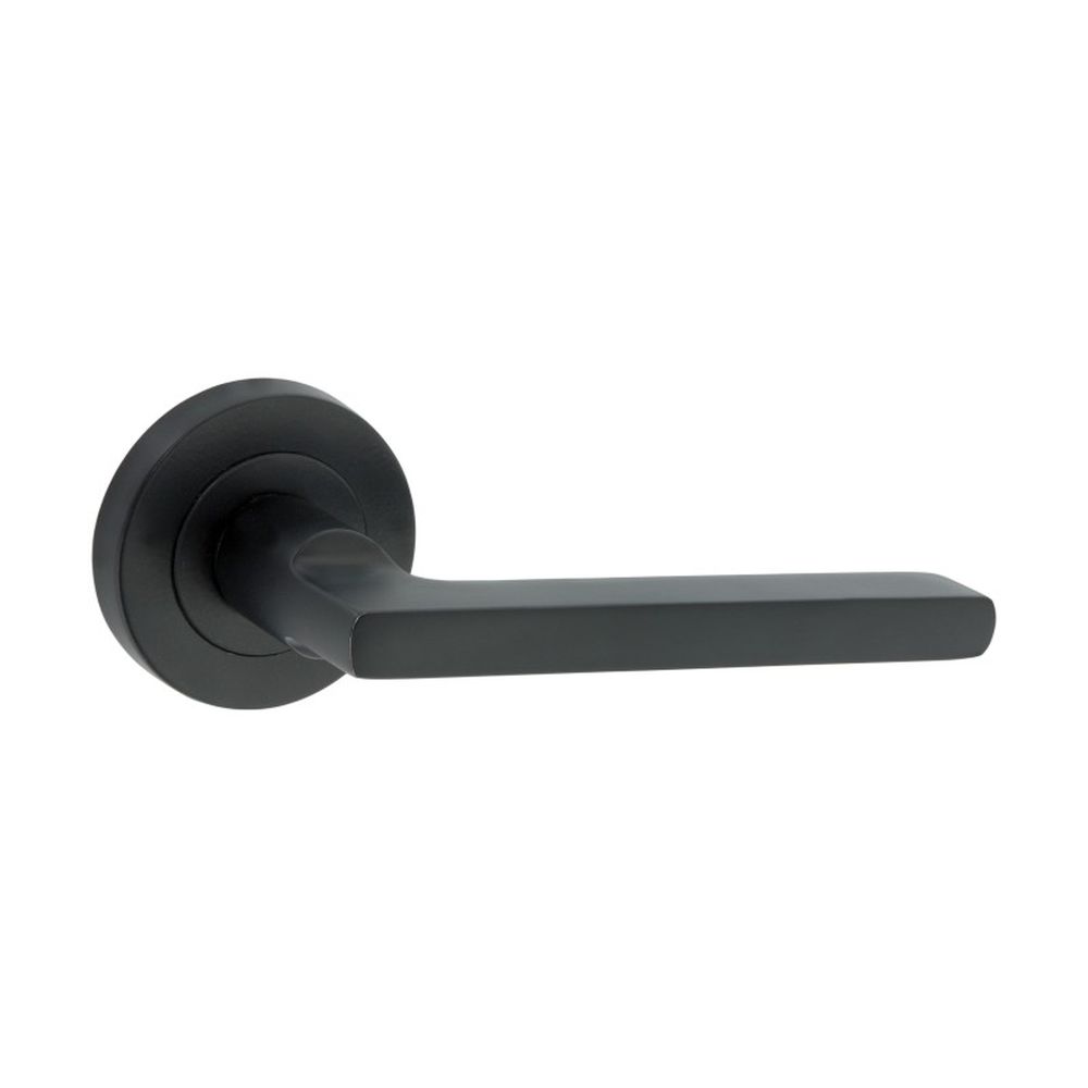 This is an image of Spira Brass - Drox Lever Door Handle Matt Black available to order from T.H Wiggans Architectural Ironmongery in Kendal, quick delivery and discounted prices.
