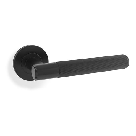 This is an image showing Alexander & Wilks Spitfire Reeded Lever on Round Rose - Black aw222bl available to order from T.H Wiggans Ironmongery in Kendal, quick delivery and discounted prices.