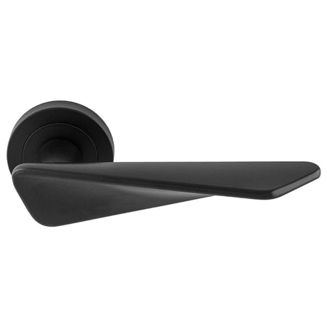 This is an image of a Manital - Intona Lever on Round Rose - Matt Black in5blk that is availble to order from T.H Wiggans Ironmongery in Kendal.