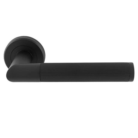This is an image of Serozzetta - Trend Lines Lever On rose - Matt Black available to order from T.H Wiggans Architectural Ironmongery in Kendal, quick delivery and discounted prices.