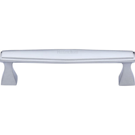 This is an image of a Heritage Brass - Cabinet Pull Deco Design 128mm CTC Satin Chrome Finish, c0334-128-sc that is available to order from T.H Wiggans Ironmongery in Kendal.