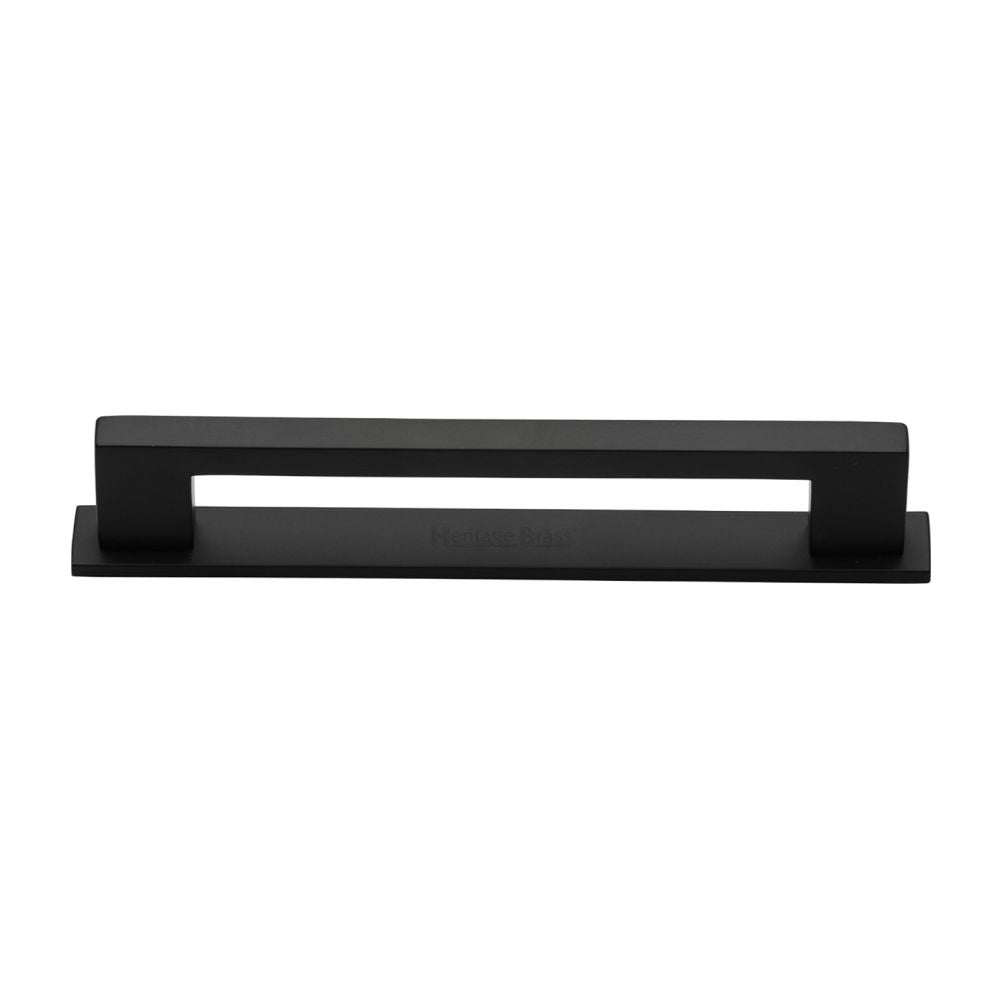 This is an image of a Heritage Brass - Cabinet Pull Metro Design with Plate 160mm CTC Matt Black Finis, pl0337-160-bkmt that is available to order from T.H Wiggans Ironmongery in Kendal.