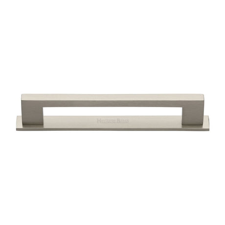 This is an image of a Heritage Brass - Cabinet Pull Metro Design with Plate 160mm CTC Satin Nickel Fini, pl0337-160-sn that is available to order from T.H Wiggans Ironmongery in Kendal.