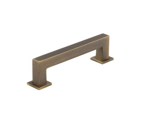 This is an image showing the Burlington - Trafalgar Cabinet Handle 128mm CTC - Antique Brass available to order from T.H. Wiggans Ironmongery in Kendal