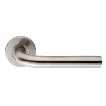 This image shows Eurospec - SPIRA STRAIGHT LEVER ON SPRUNG PUSH-ON ROUND ROSE - SSS - csl1191sss-201 available from T.H. Wiggans Ironmongery in Kendal.