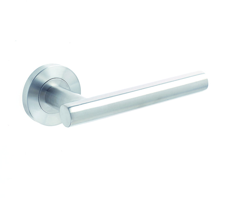 This is an image showing the Frelan - Atlanta Lever on Round Rose - Grade 304 Satin Stainless Steel available to order from T.H. Wiggans Ironmongery in Kendal