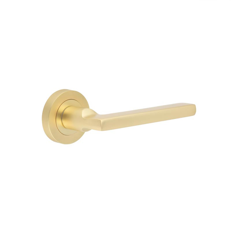 This is an image showing the Frelan - Jet Door Handle in Satin Brass available to order from T.H. Wiggans Ironmongery in Kendal