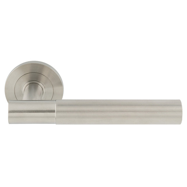 This image shows Eurospec - ARROW LEVER ON SPRUNG SCREW-ON ROUND ROSE - SSS - swl1172sss available from T.H. Wiggans Ironmongery in Kendal.