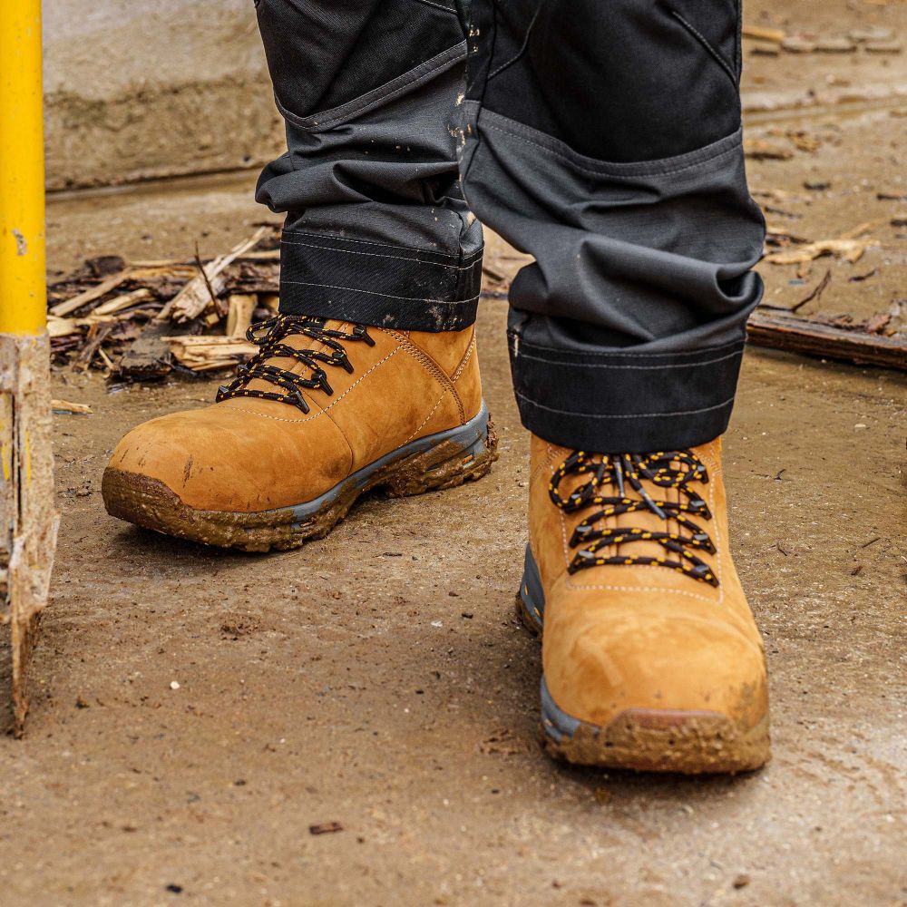 This is an image of DeWalt - Wheat ProLite Safety Boot Reno 9 available to order from T.H Wiggans Architectural Ironmongery in Kendal, quick delivery and discounted prices.