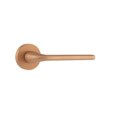 This is an image of Forme Milly Designer Lever on Minimal Round Rose - Urban Satin Copper available to order from T.H Wiggans Architectural Ironmongery in Kendal, quick delivery and discounted prices.