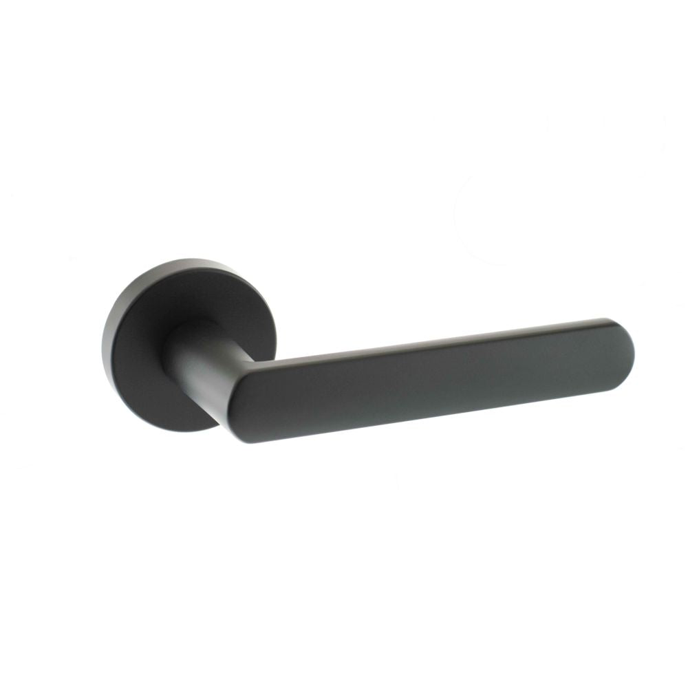 This is an image of STATUS Michigan Lever on Round Rose - Matt Black available to order from T.H Wiggans Architectural Ironmongery in Kendal, quick delivery and discounted prices.