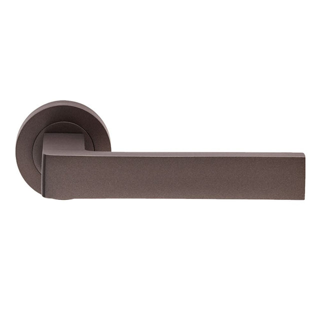 This is an image of Carlisle Brass - Sasso Lever on Rose - Matt Bronze available to order from T.H Wiggans Architectural Ironmongery in Kendal, quick delivery and discounted prices.